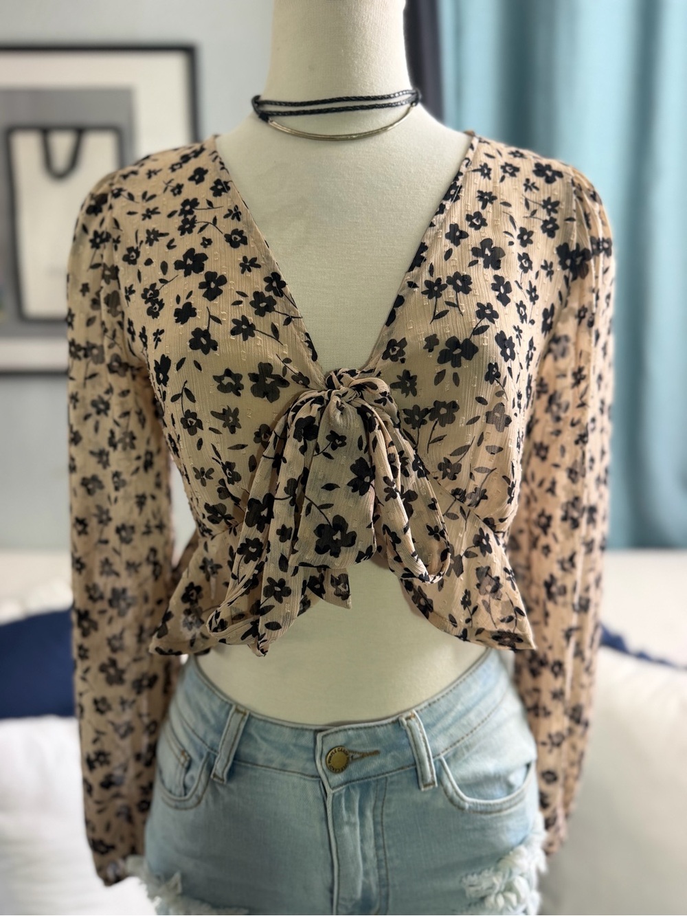 Beige Floral Tie-Front Crop Top - Women's Long Sleeve M